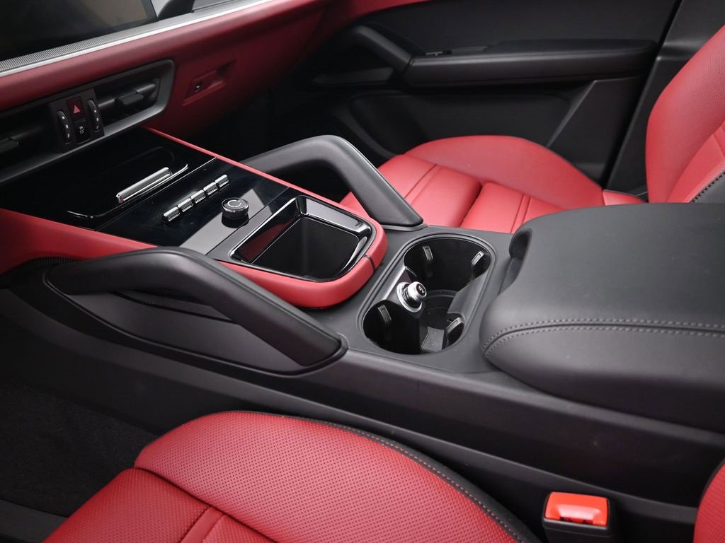 Certified 2026 Porsche Cayenne Coupe image 22