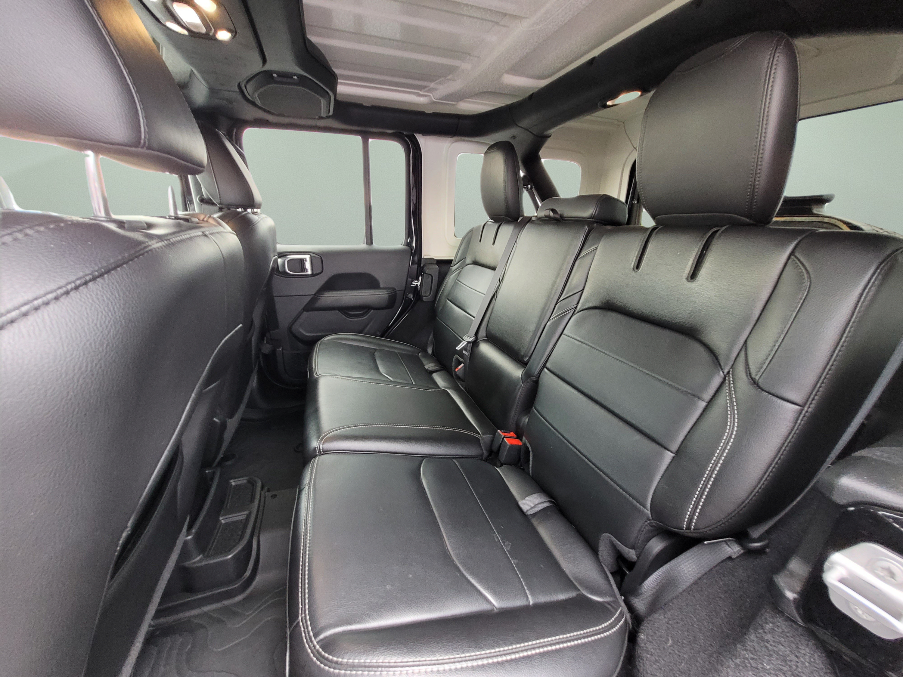 Used 2021 Jeep Wrangler Unlimited Sahara w/ Cold Weather Group AWD/4WD image 15