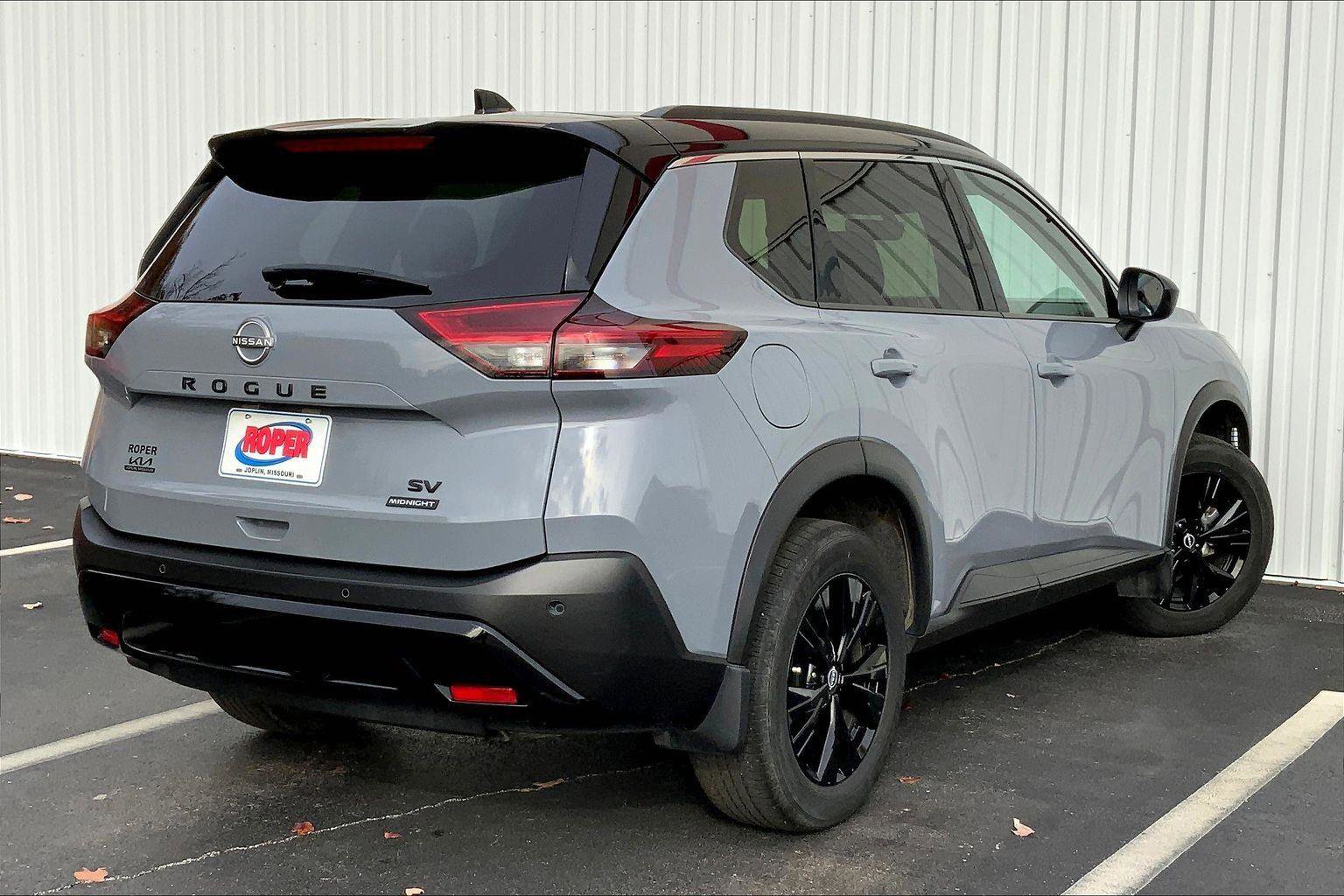 Used 2023 Nissan Rogue SV w/ SV Premium B Package image 11