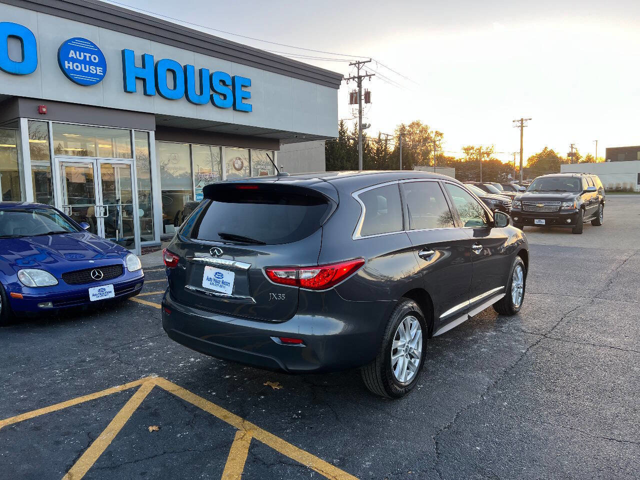 Used 2013 INFINITI JX35 Base AWD 4dr SUV w/ Cargo Pkg image 10