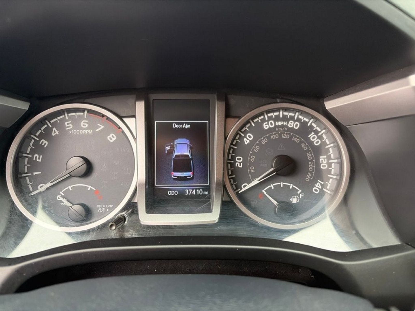Used 2016 Toyota Tacoma Limited w/ Towing Package AWD/4WD image 17