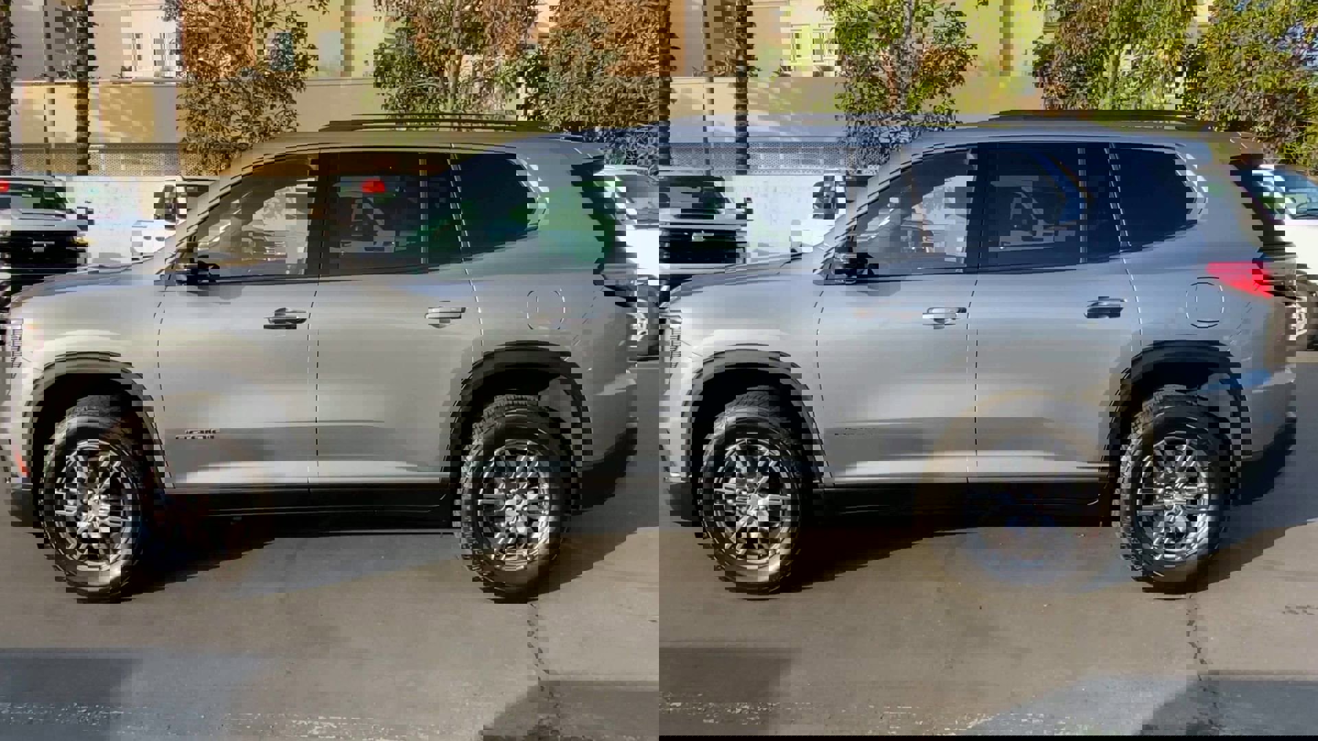 Used 2025 GMC Acadia Elevation image 6