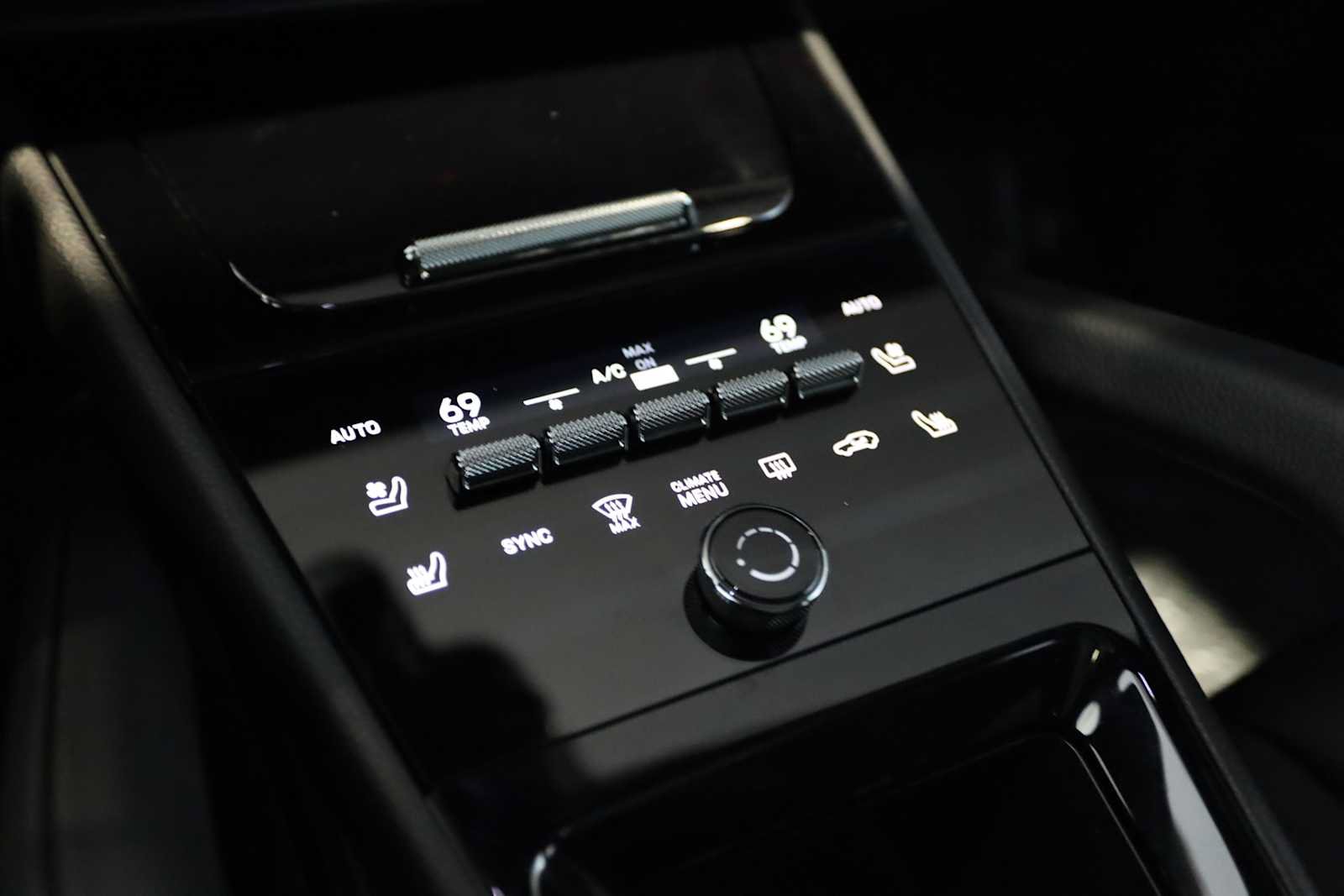 Used 2025 Porsche Cayenne AWD/4WD image 30