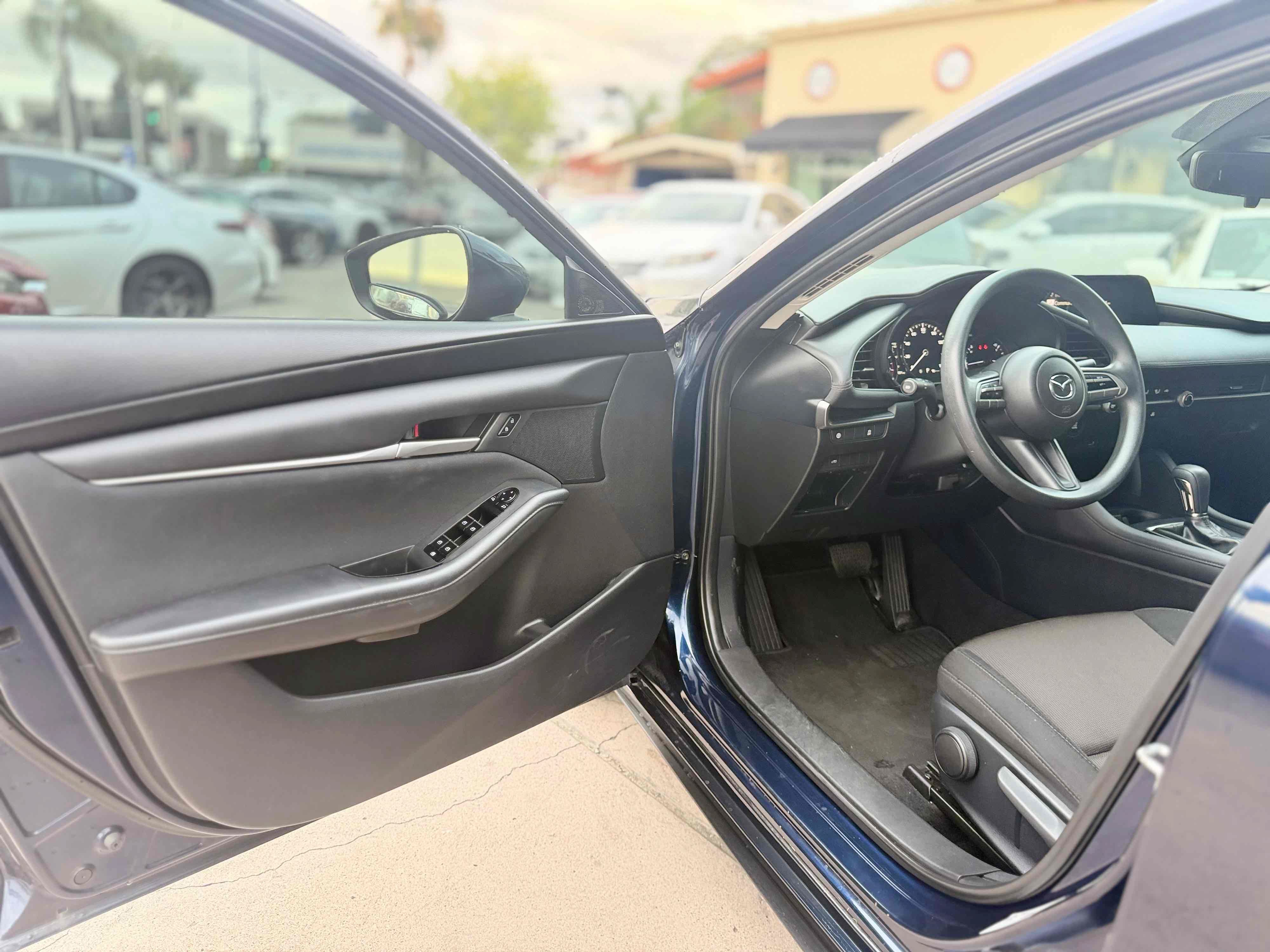 Used 2020 MAZDA MAZDA3 Sedan FWD image 18