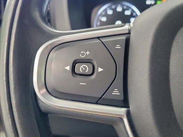 Used 2018 Volvo XC60 T6 Momentum w/ Convenience Package image 26