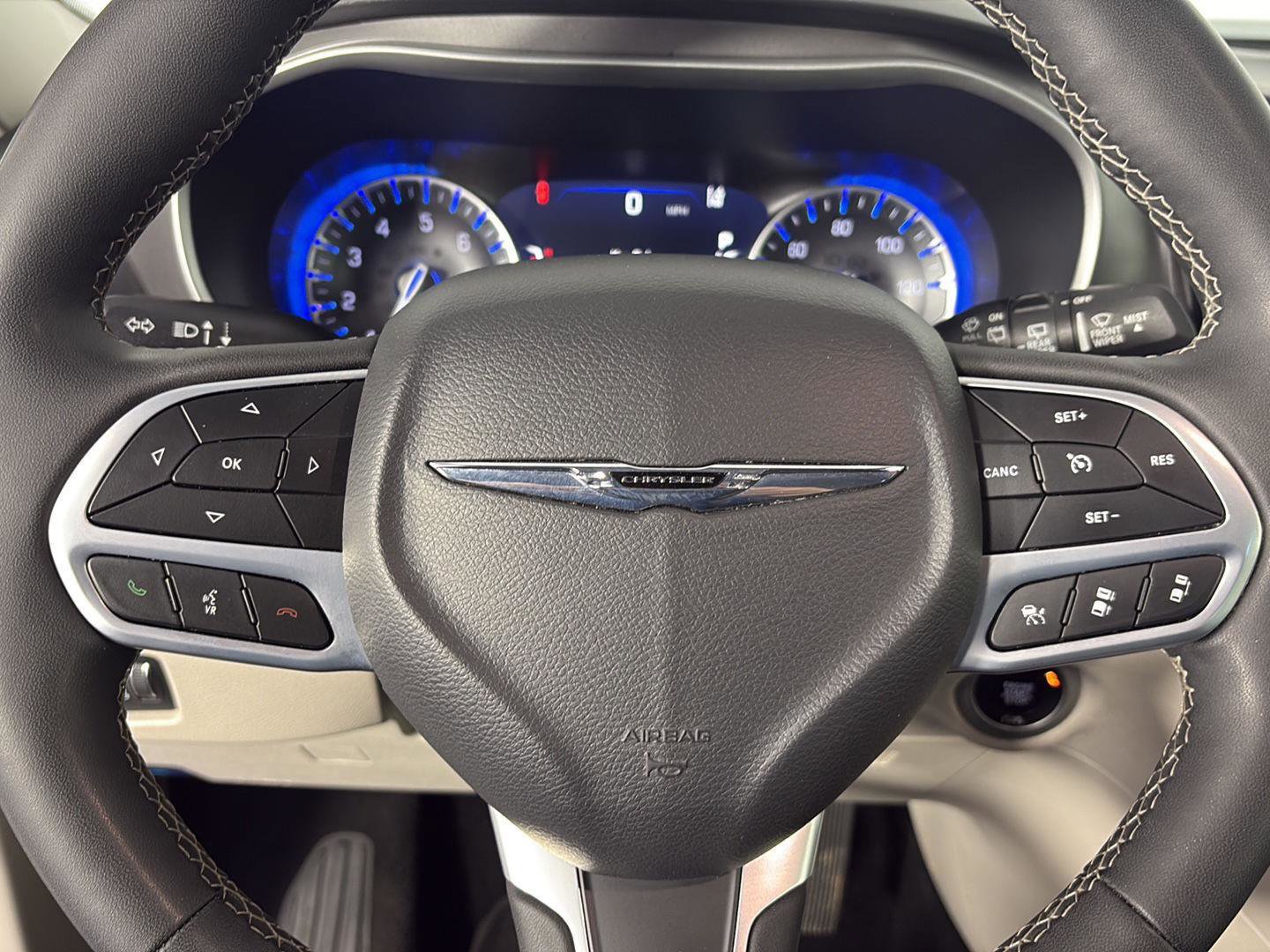 Used 2024 Chrysler Pacifica Touring-L image 34