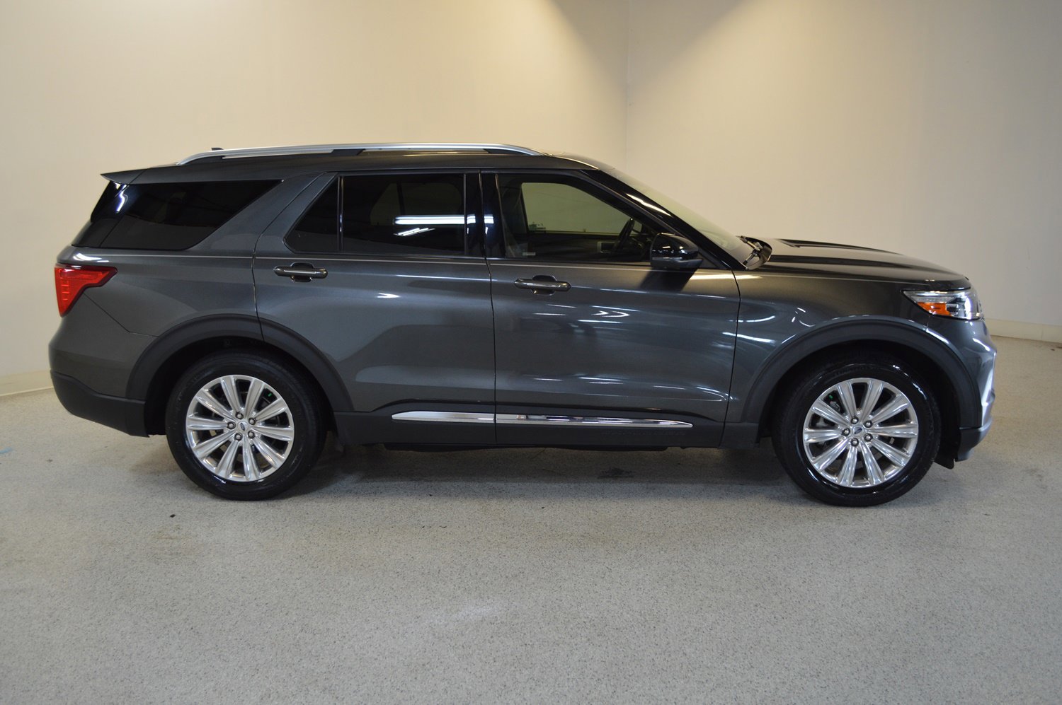 Used 2020 Ford Explorer Limited w/ Class III Trailer Tow Package image 2