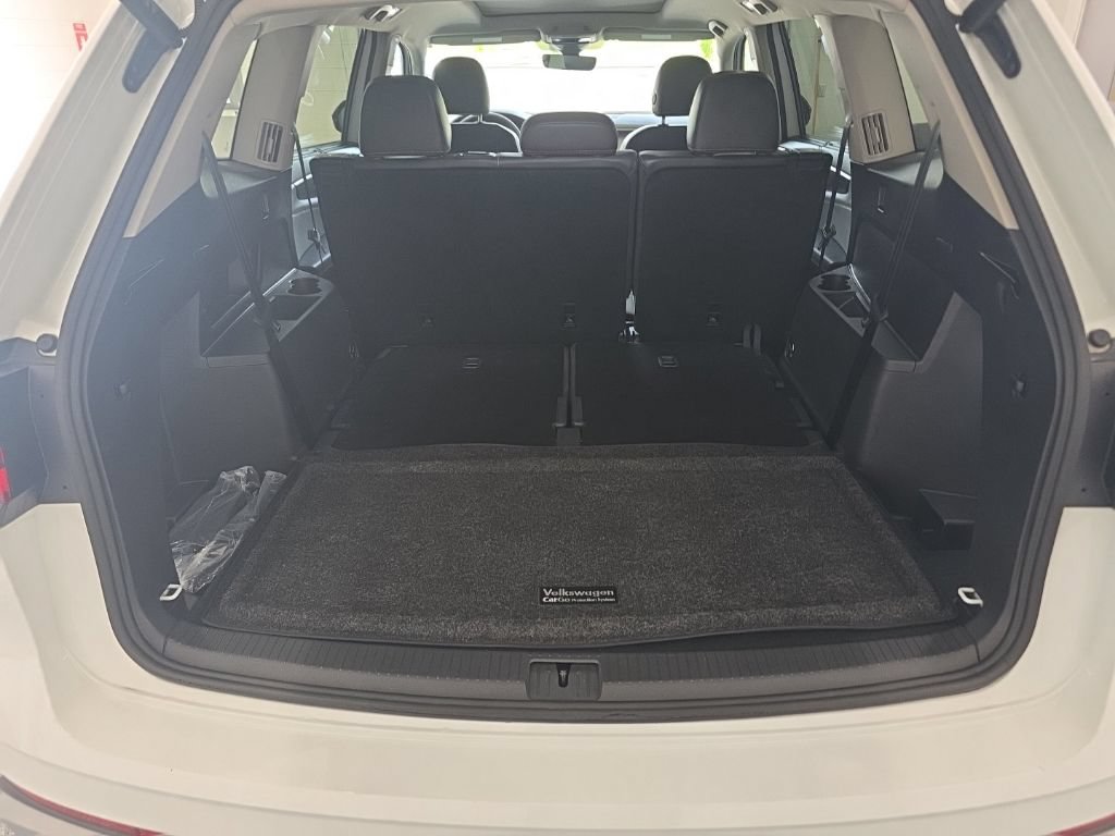 Certified 2024 Volkswagen Atlas Peak Edition SE AWD/4WD image 17