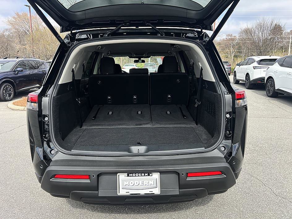 Certified 2025 Nissan Pathfinder SV image 15