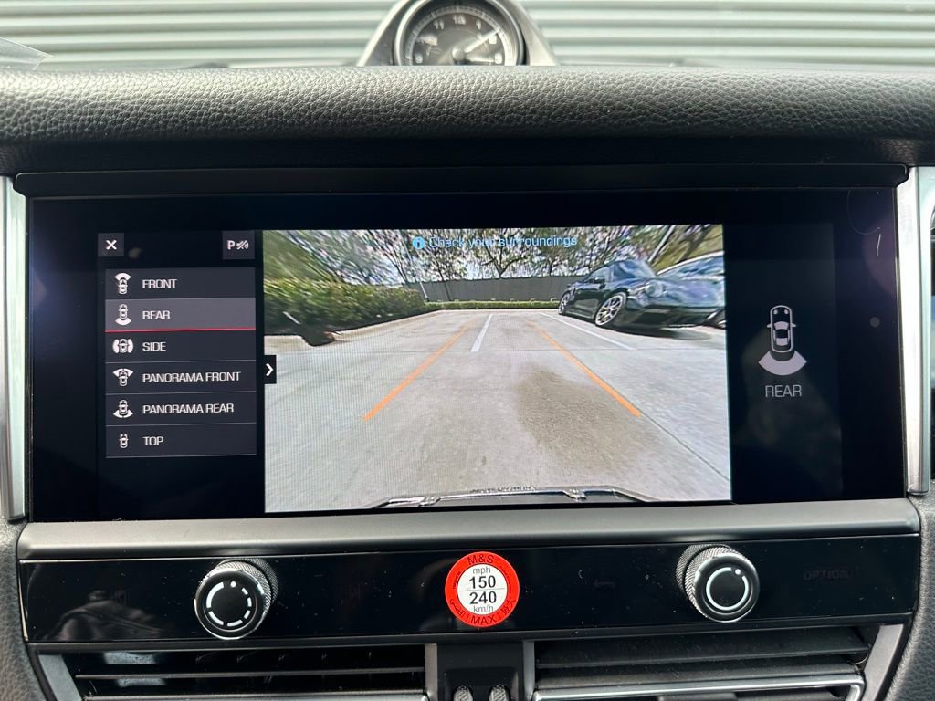 Certified 2023 Porsche Macan AWD/4WD image 31