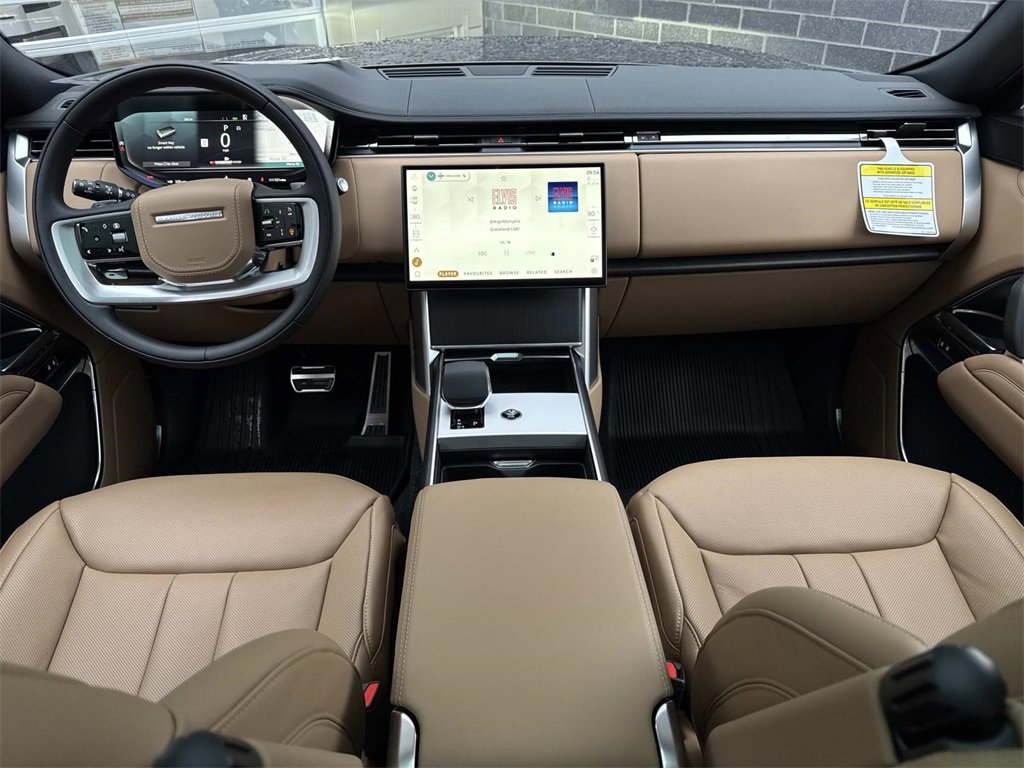 New 2025 Land Rover Range Rover SE image 18