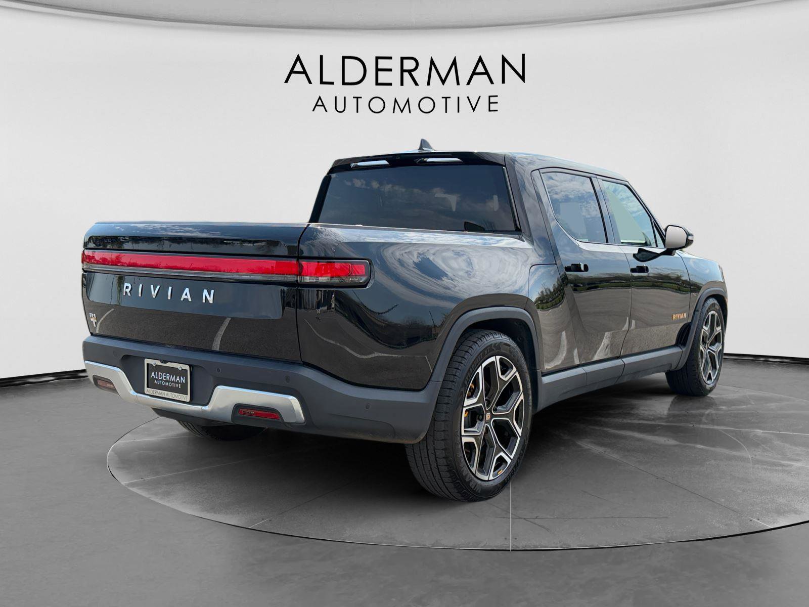 Used 2022 Rivian R1T Adventure image 5