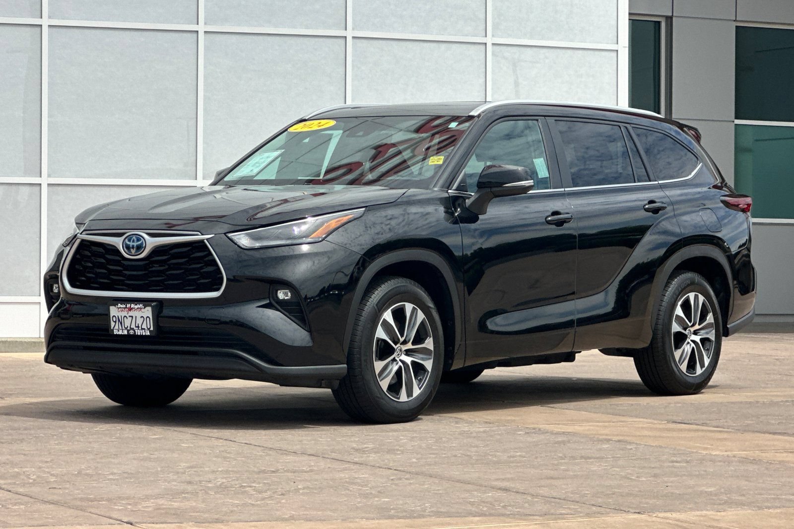 Certified 2024 Toyota Highlander XLE FWD image 10