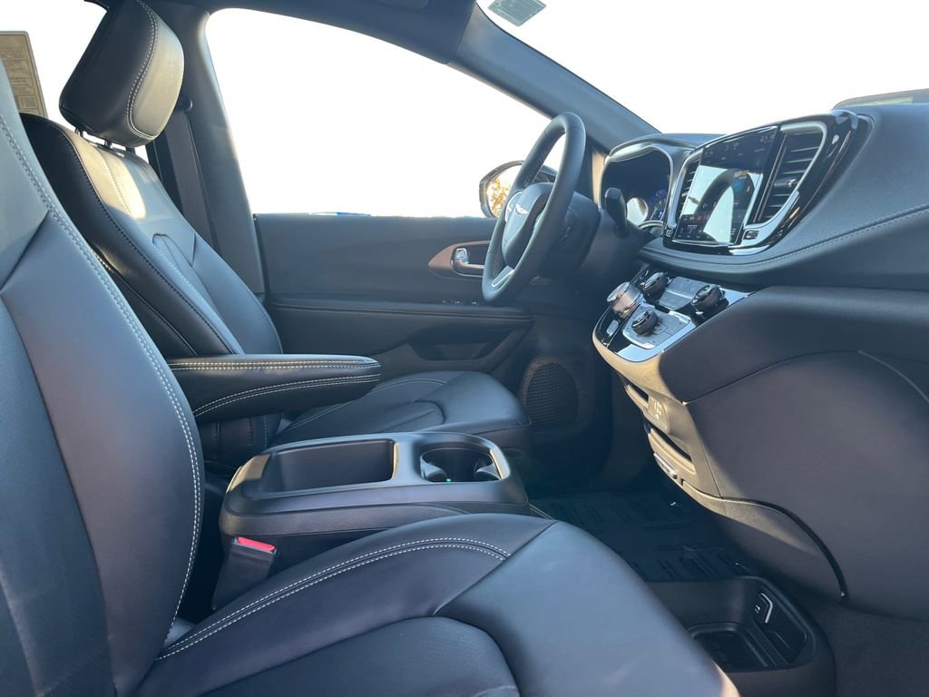 New 2026 Chrysler Pacifica Select image 24