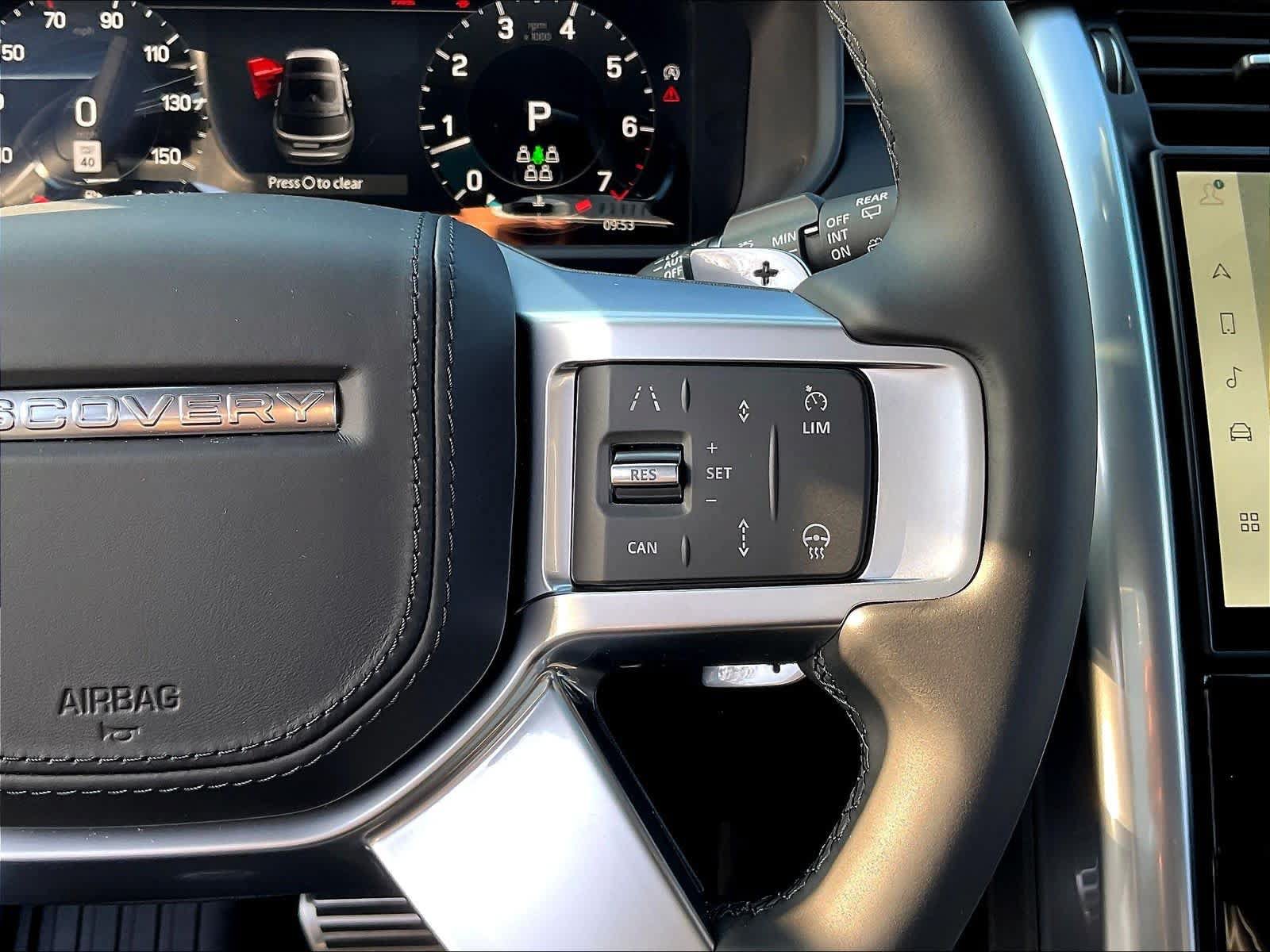 New 2025 Land Rover Discovery Metropolitan Edition AWD/4WD image 18