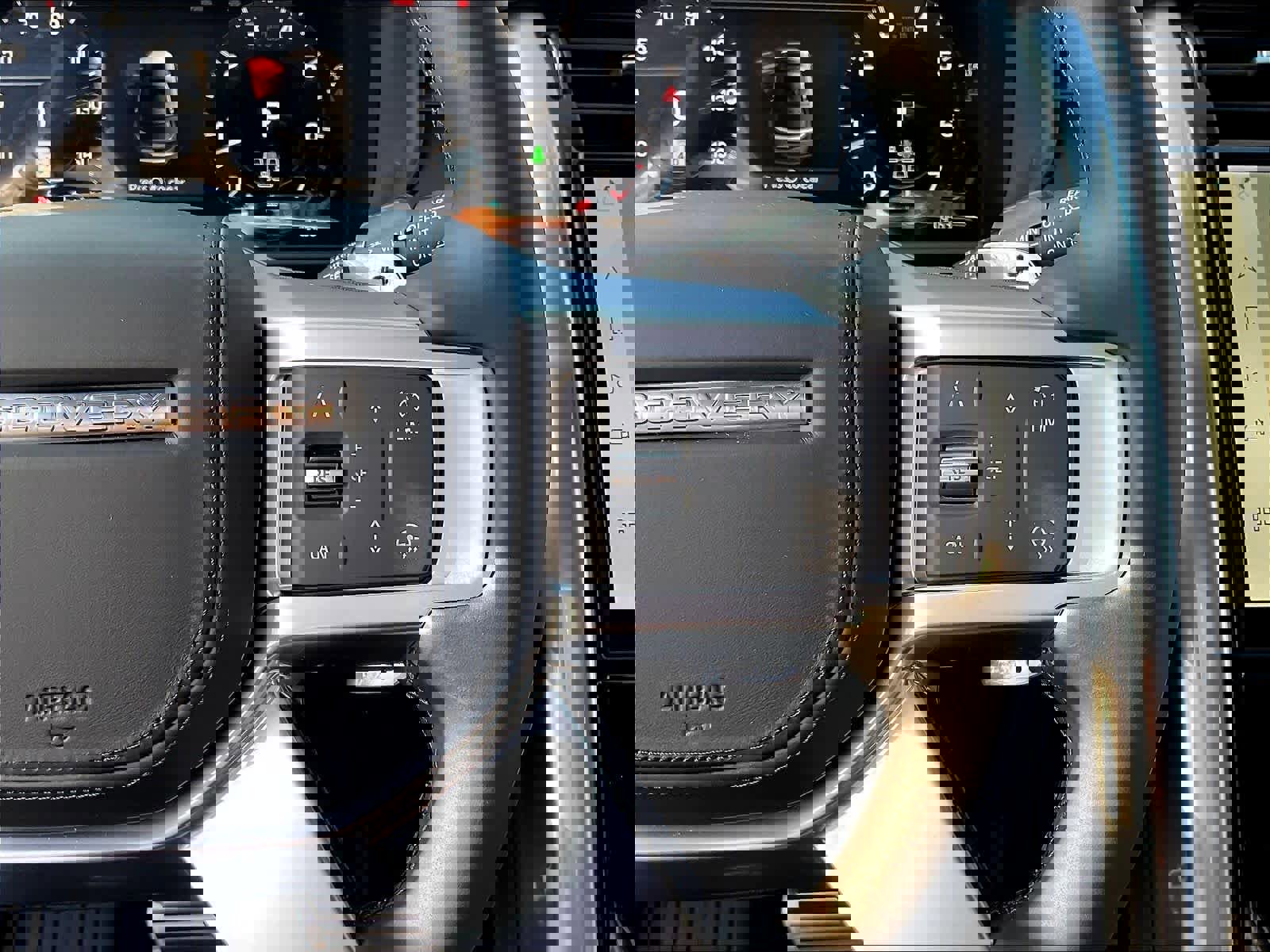 New 2025 Land Rover Discovery Metropolitan Edition image 18