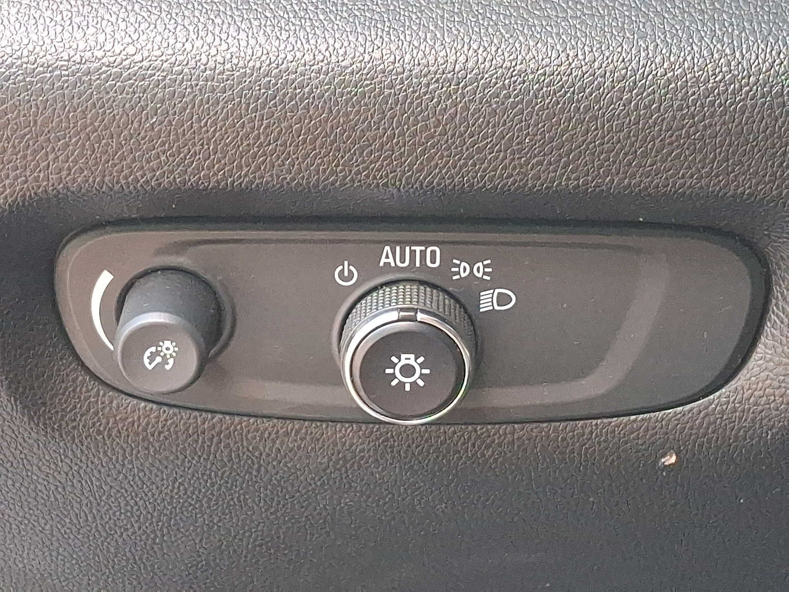 Used 2021 Chevrolet Traverse LS AWD/4WD image 24