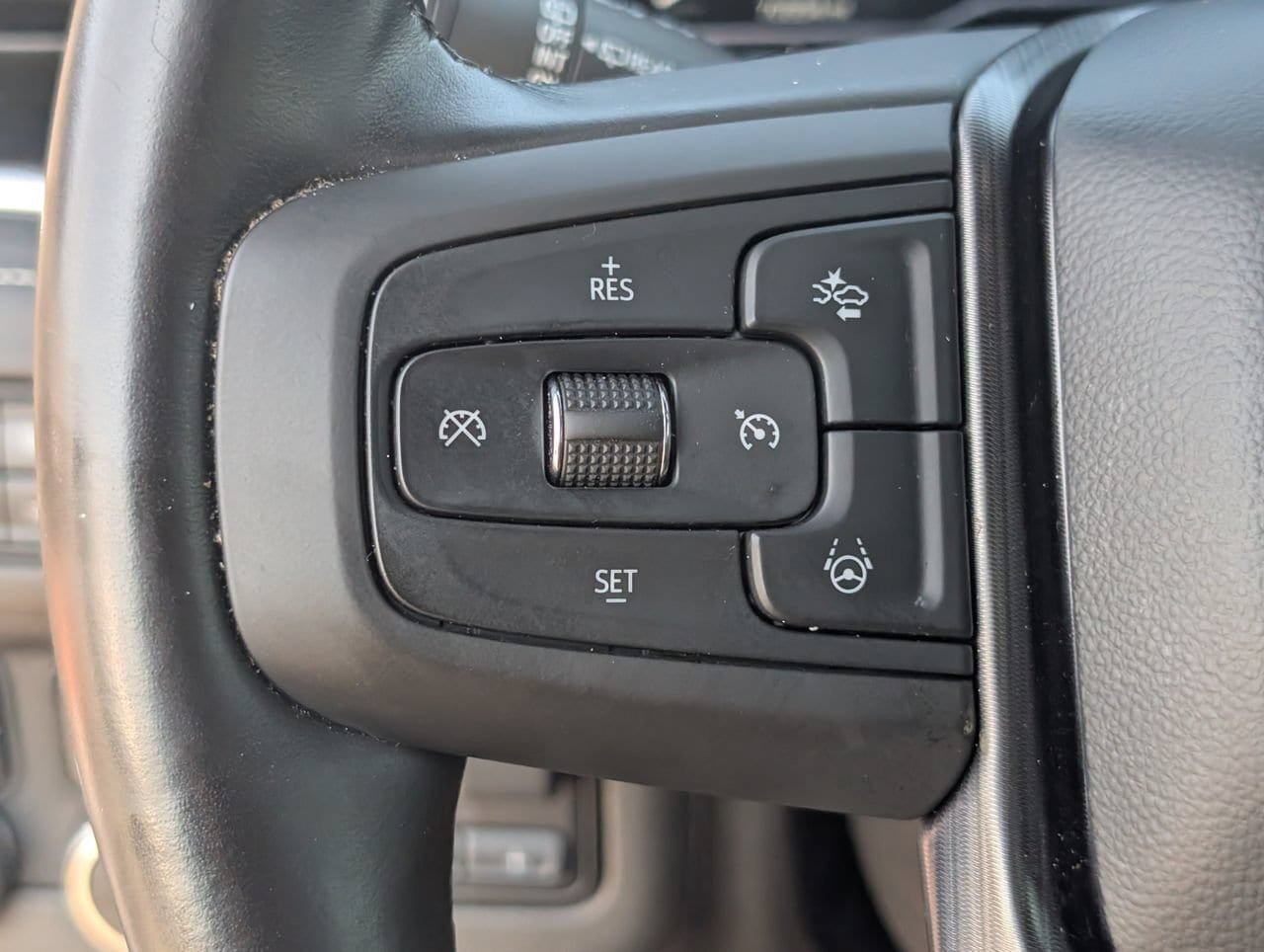 Used 2023 GMC Yukon Denali Ultimate AWD/4WD image 22