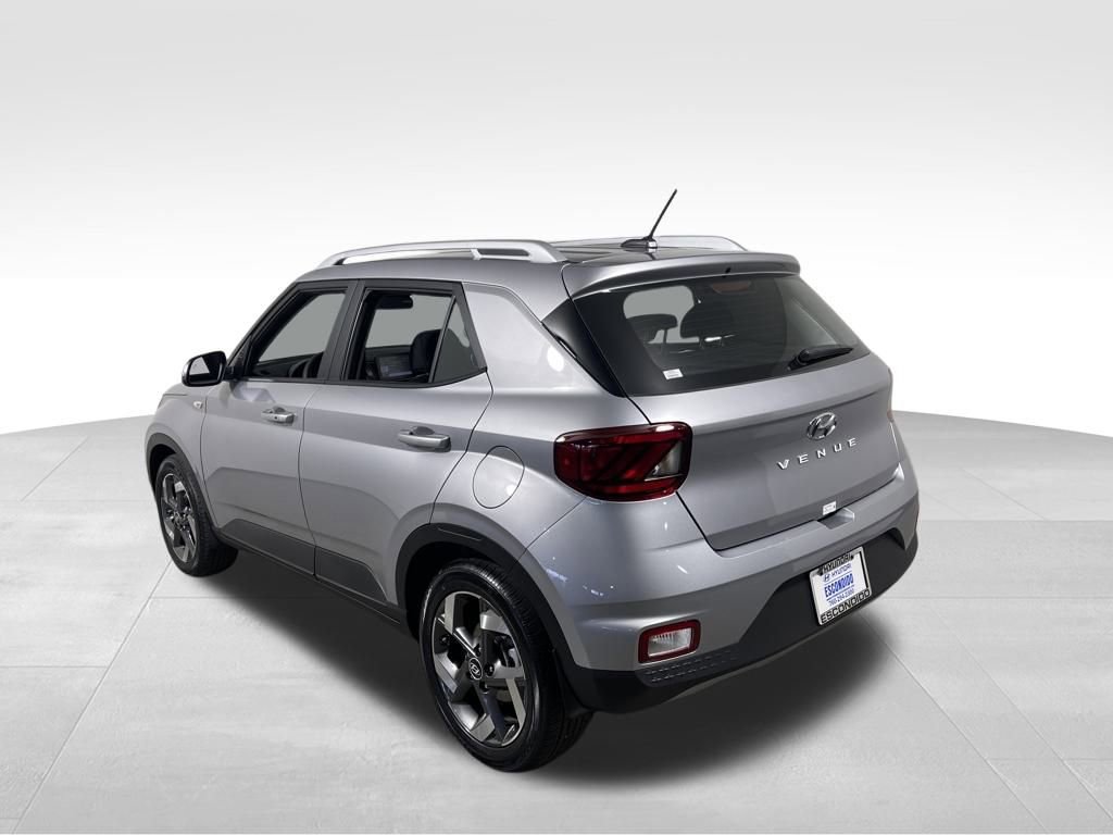 New 2026 Hyundai Venue SEL FWD image 3