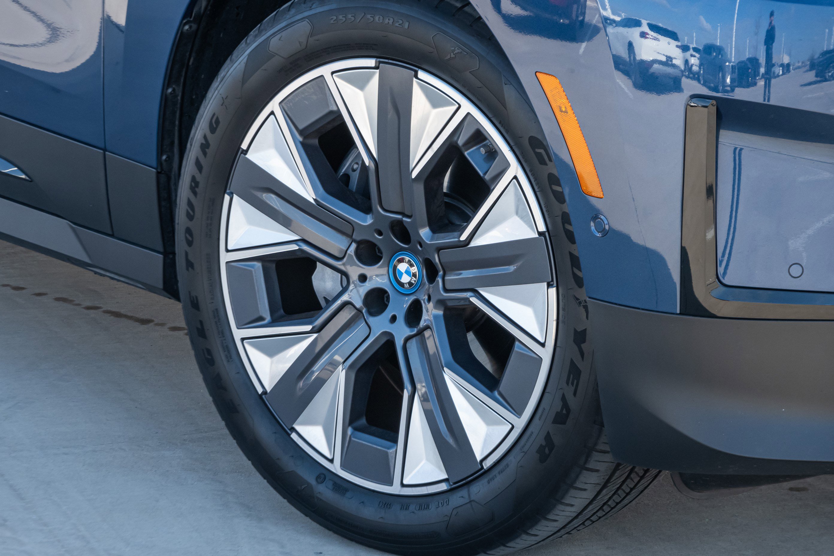 Certified 2025 BMW iX xDrive50 image 9