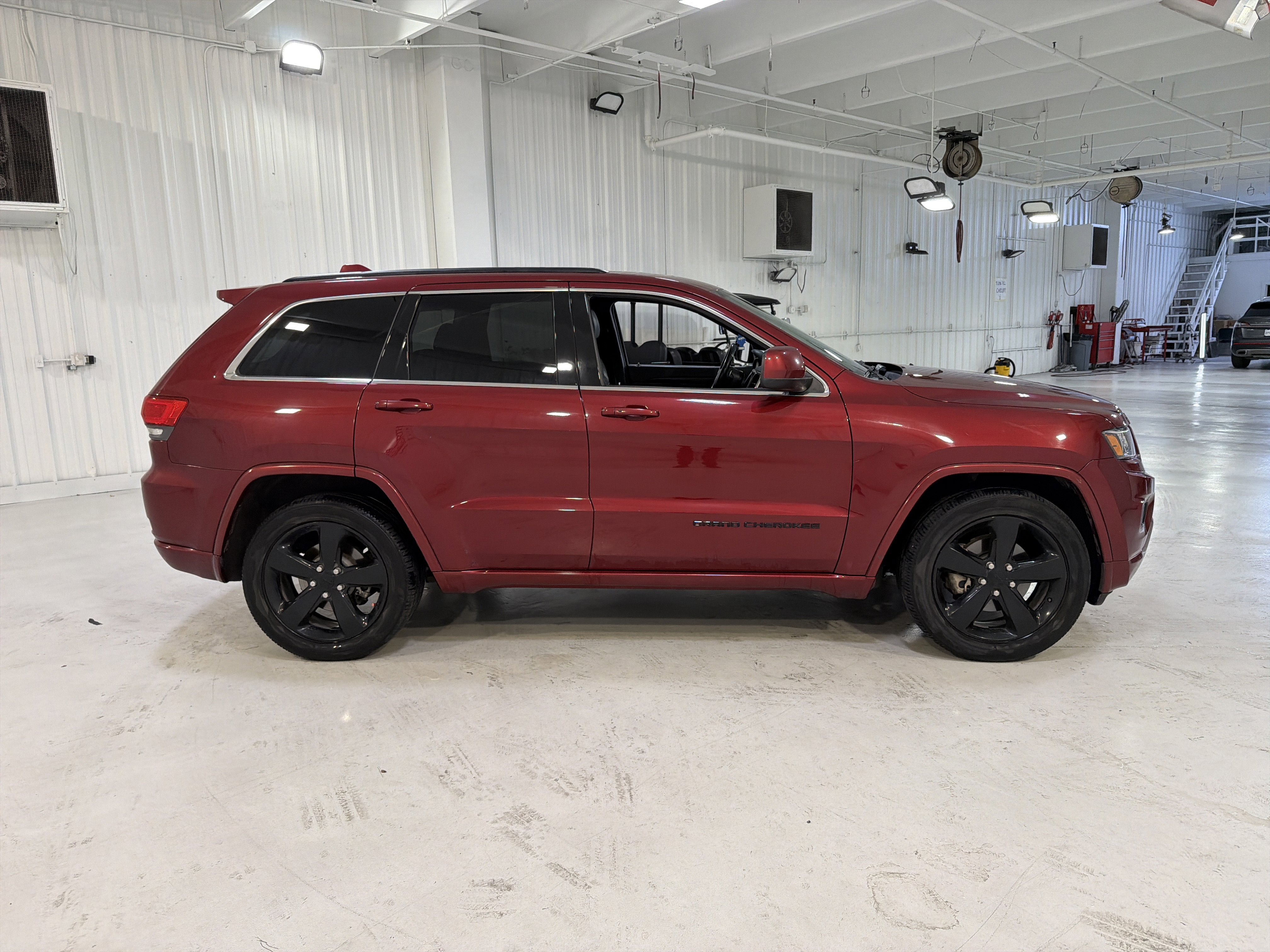 Used 2015 Jeep Grand Cherokee Altitude image 6