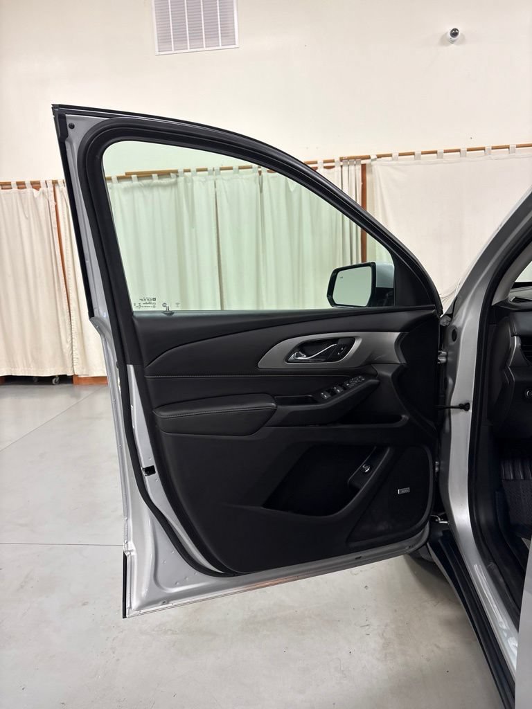 Used 2020 Chevrolet Traverse RS FWD image 16