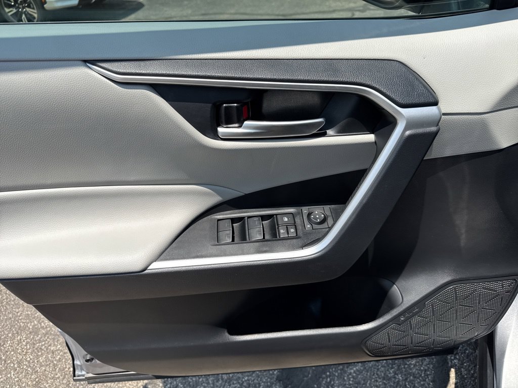 Used 2024 Toyota RAV4 XLE FWD image 31