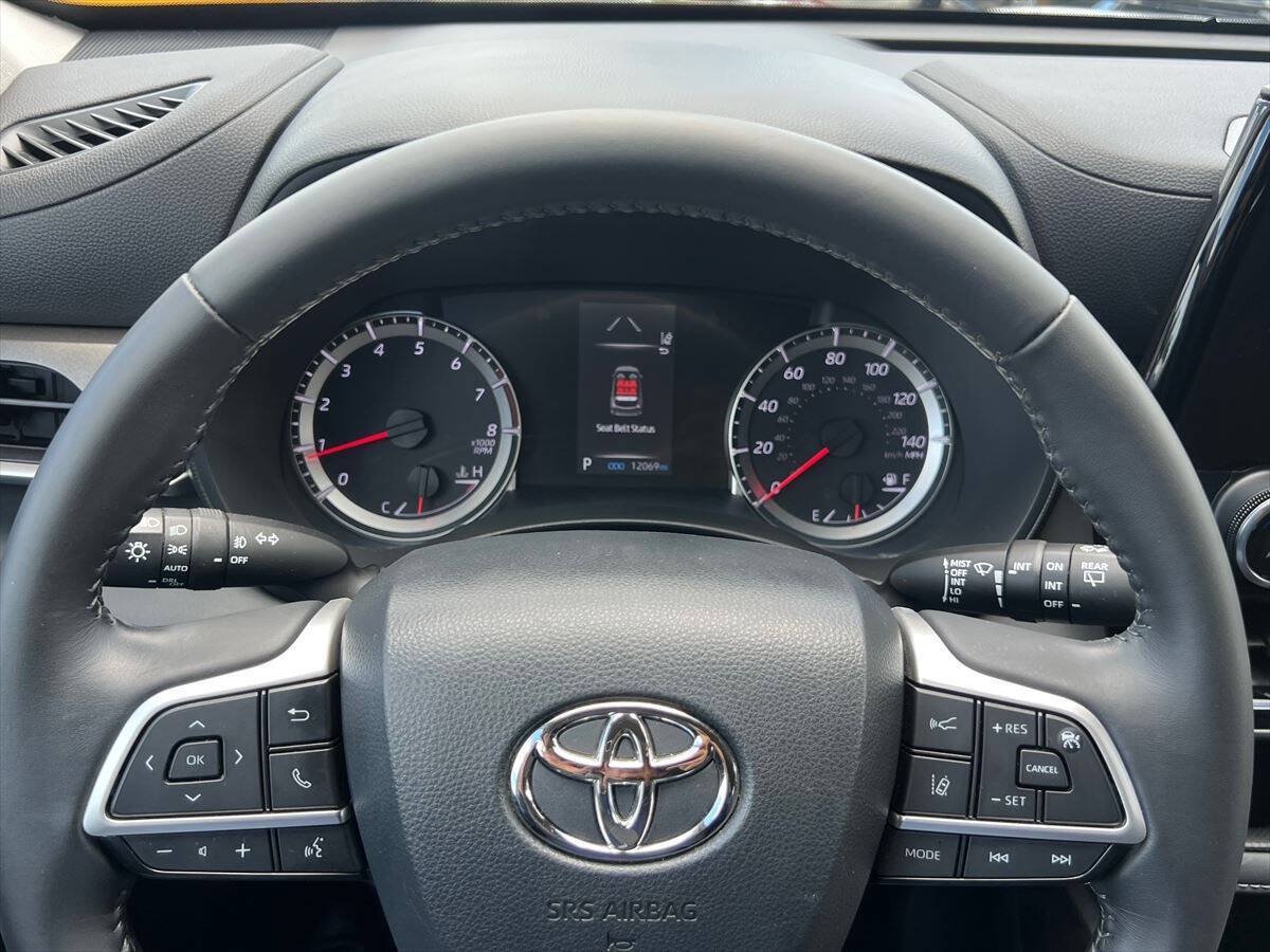 Used 2022 Toyota Highlander LE AWD/4WD image 12