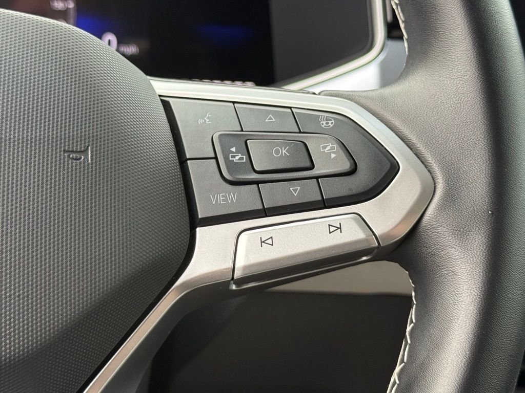 Used 2025 Volkswagen Taos SE image 17