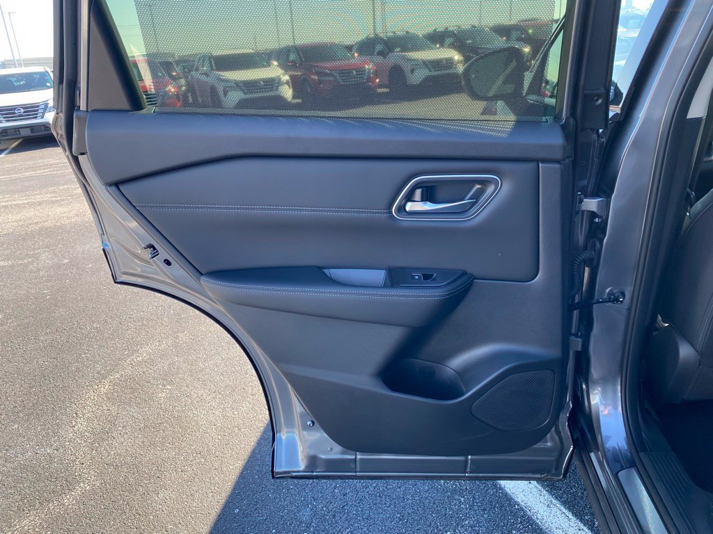 New 2026 Nissan Rogue Platinum w/ Platinum Premium Package AWD/4WD image 16