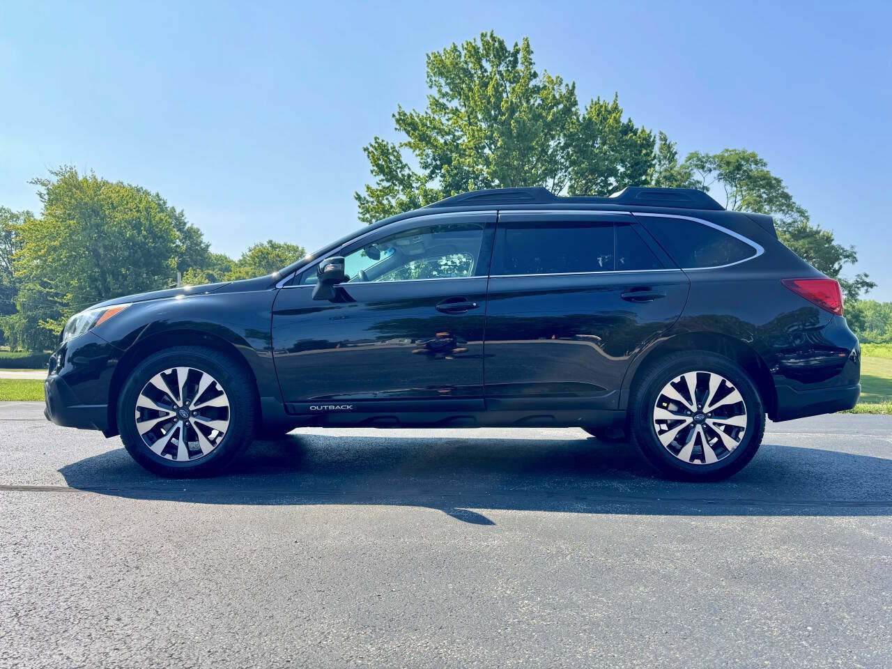 Used 2015 Subaru Outback 2.5i Limited AWD/4WD image 4