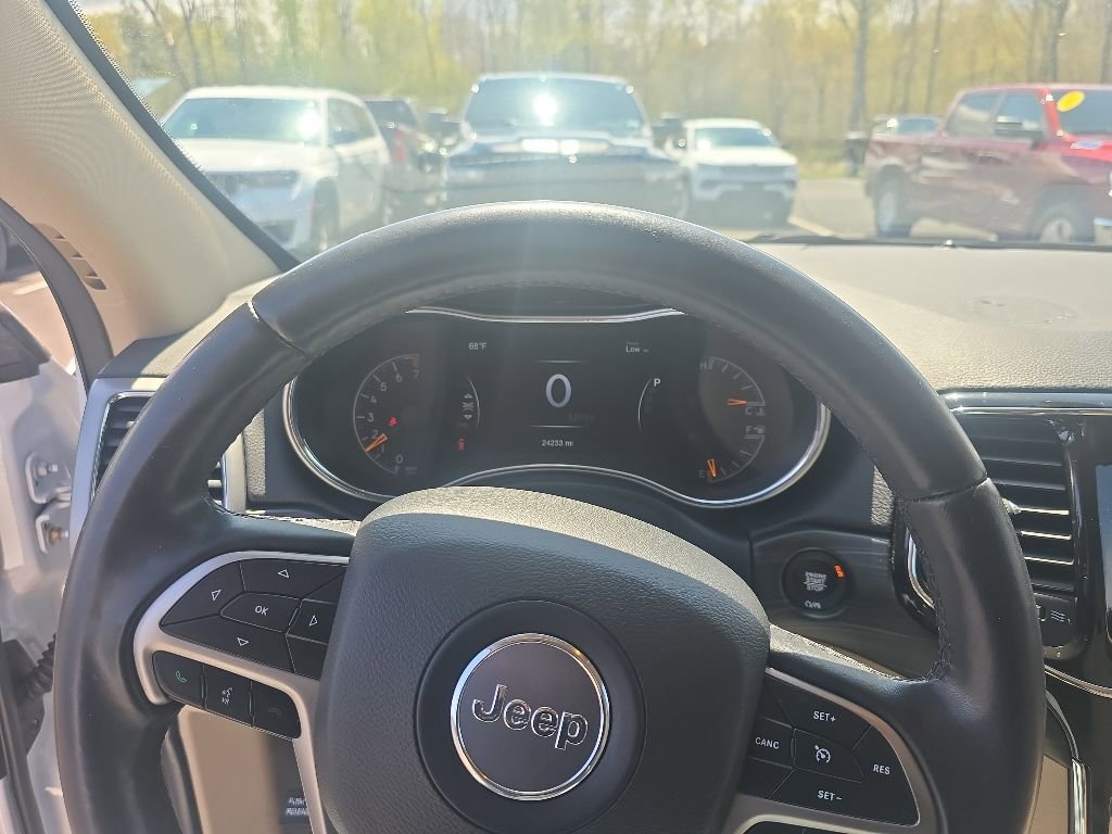 Used 2022 Jeep Grand Cherokee Laredo E AWD/4WD image 15