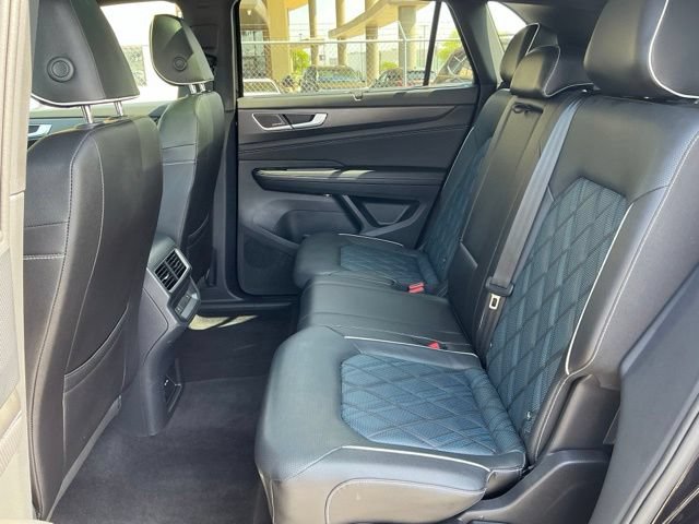 Used 2024 Volkswagen Atlas Cross Sport SEL Premium R-Line AWD/4WD image 17