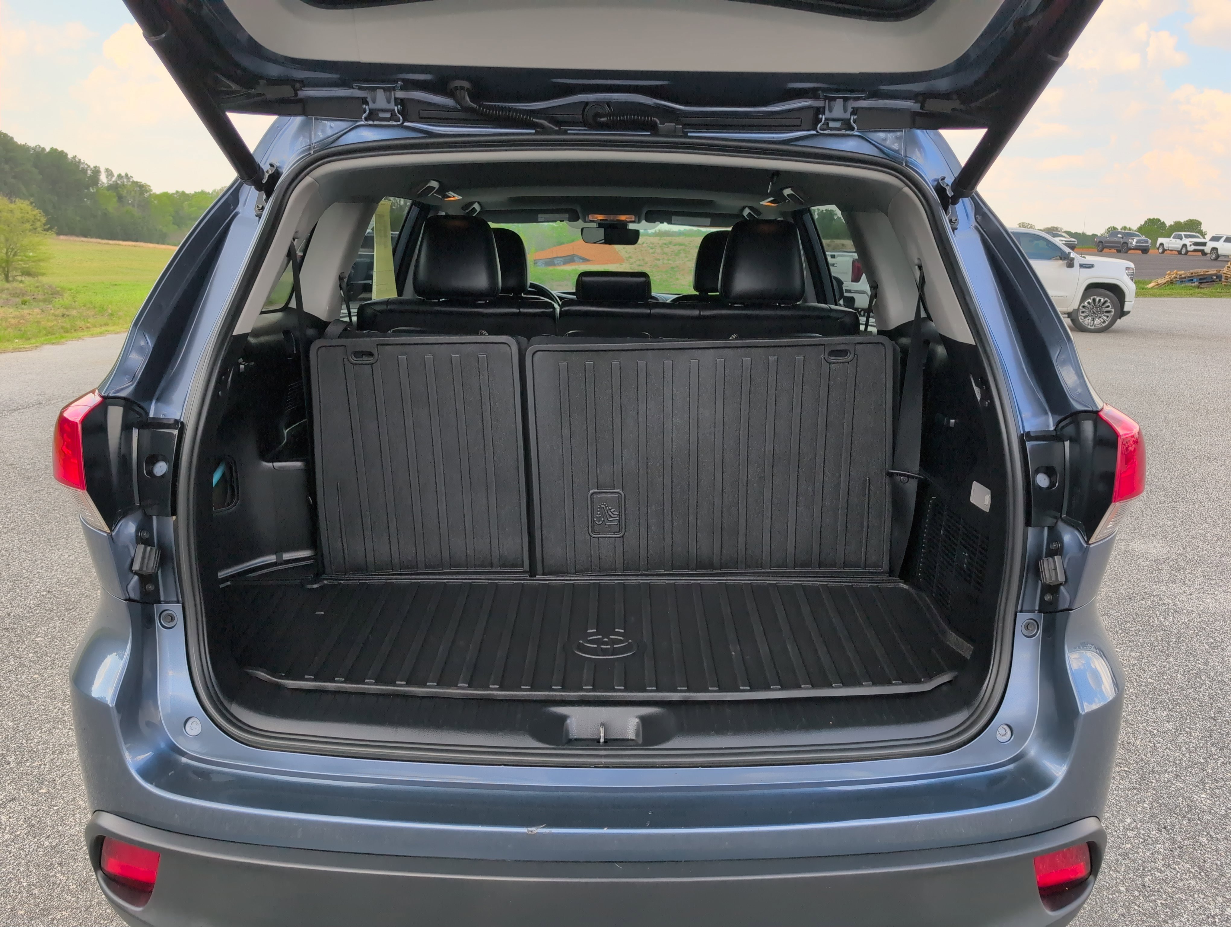 Used 2018 Toyota Highlander XLE image 6