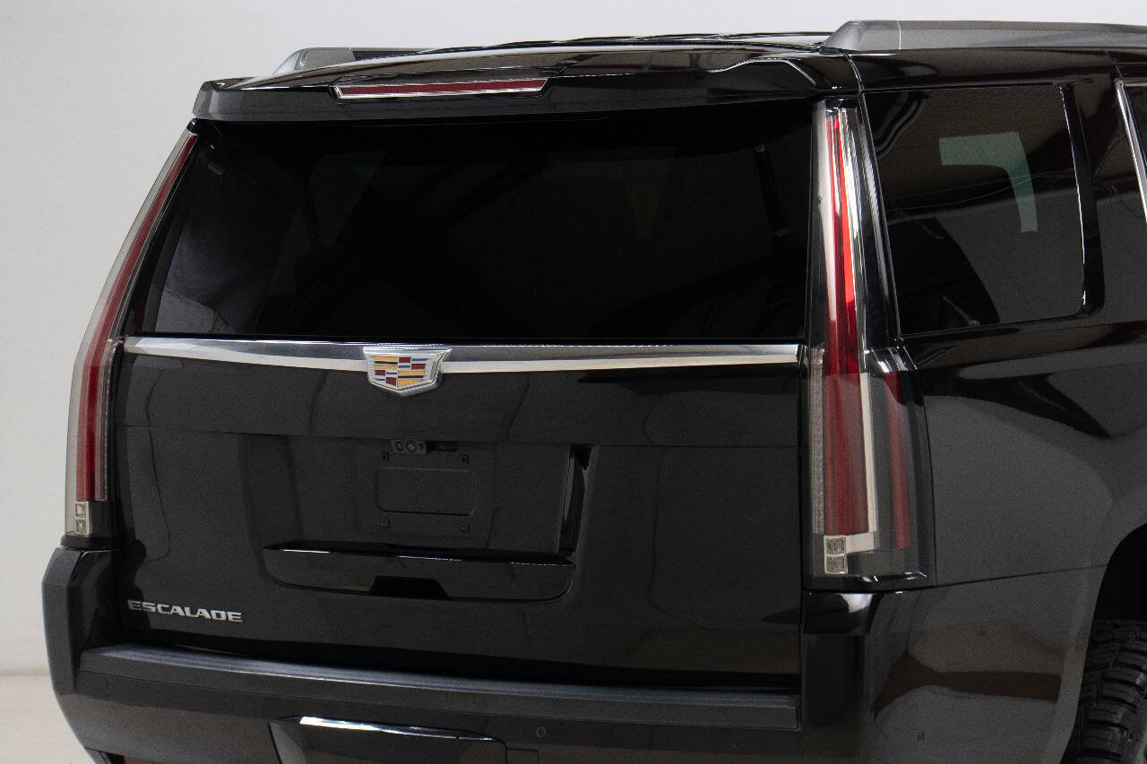 Used 2020 Cadillac Escalade Premium Luxury AWD/4WD image 13