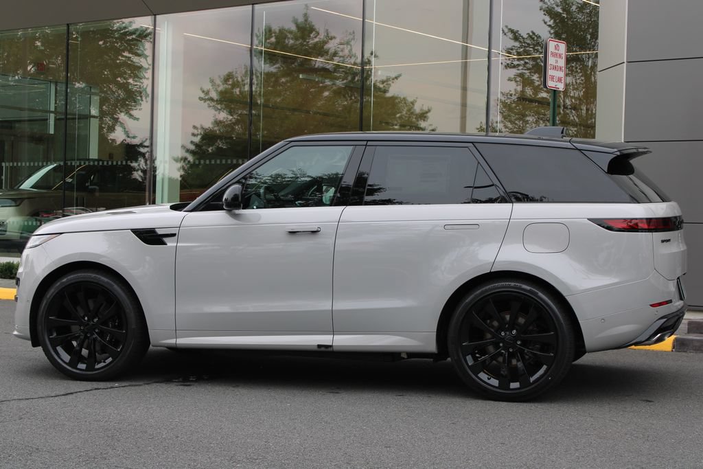 New 2027 Land Rover Range Rover Sport Dynamic SE Plug-In Hybrid AWD/4WD image 6