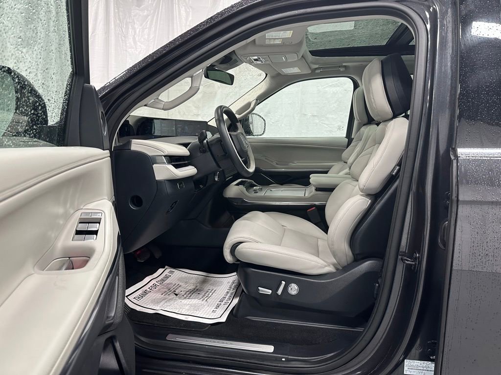 Used 2025 Lincoln Navigator L Reserve image 10