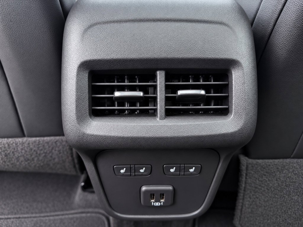 Used 2023 Chevrolet Equinox Premier AWD/4WD image 18