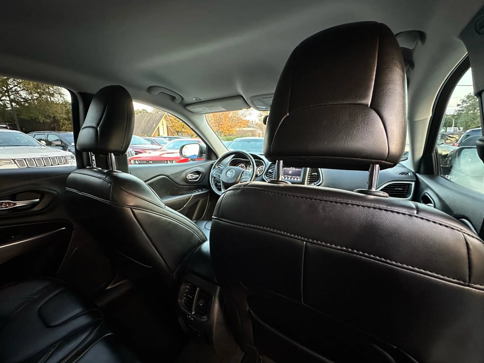 Used 2019 Jeep Cherokee Latitude Plus AWD/4WD image 22