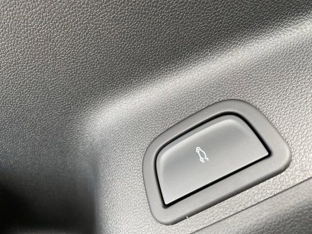 Used 2026 GMC Acadia Elevation w/ Elevation Premium Package image 18