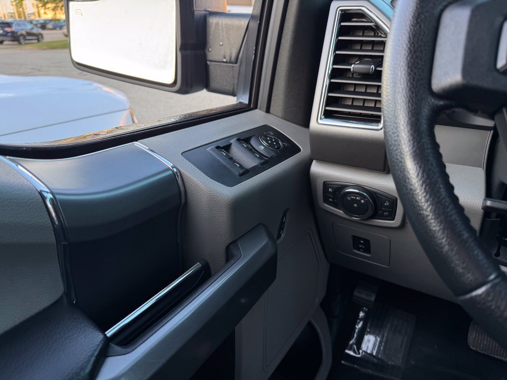 Used 2015 Ford F150 XLT w/ Equipment Group 302A Luxury AWD/4WD image 32