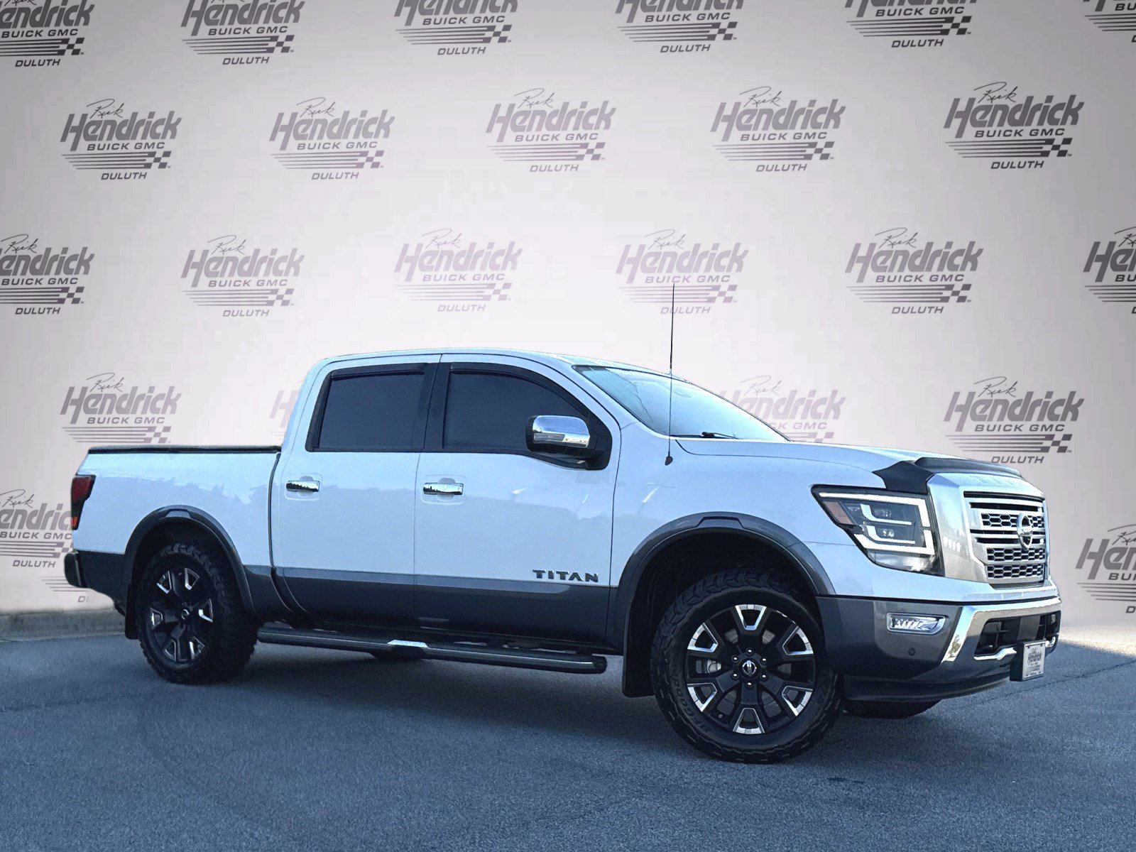 Used 2021 Nissan Titan Platinum Reserve w/ Moonroof Package RWD image 2