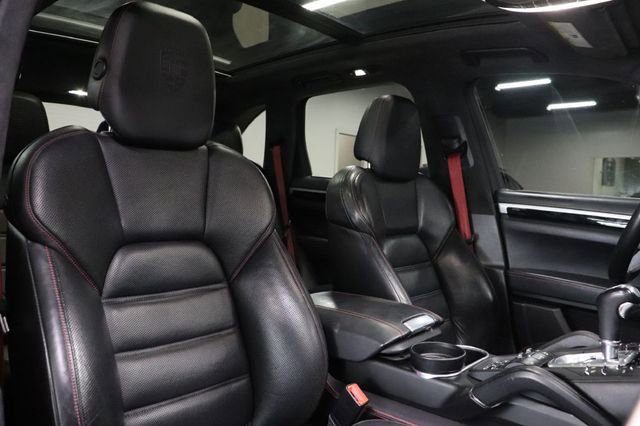 Used 2017 Porsche Cayenne Turbo AWD/4WD image 25