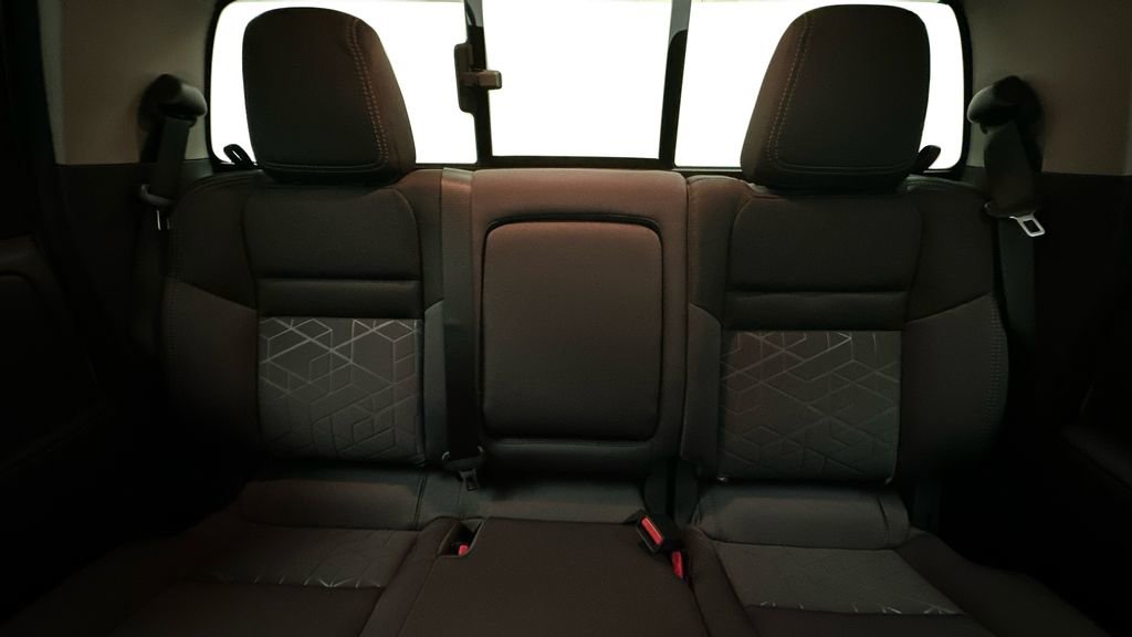 Used 2025 Nissan Frontier SV w/ SV Convenience Package image 14