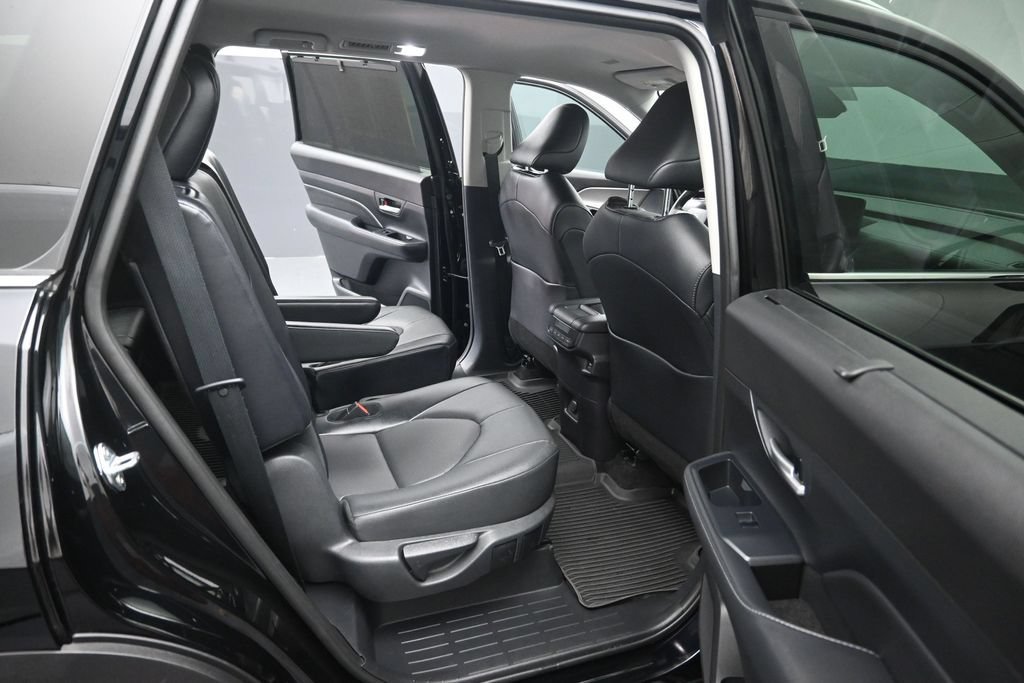 Used 2024 Toyota Grand Highlander AWD image 32