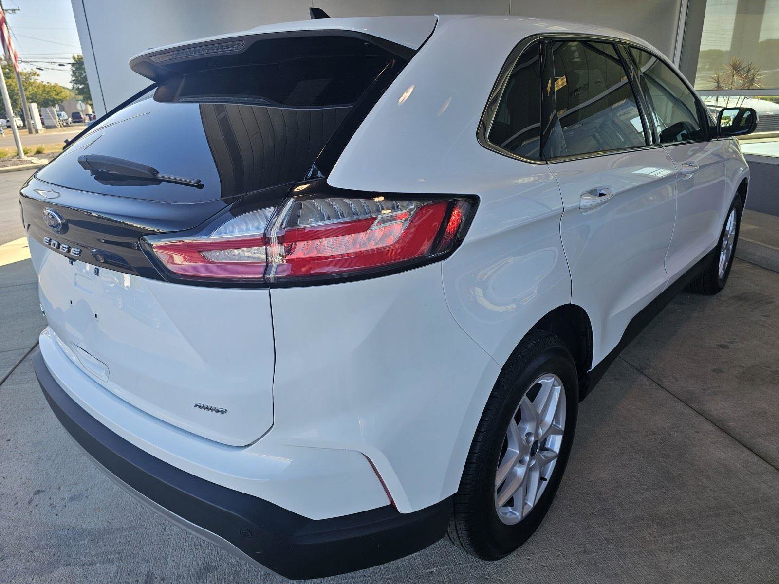 Used 2022 Ford Edge SEL w/ Convenience Package image 6