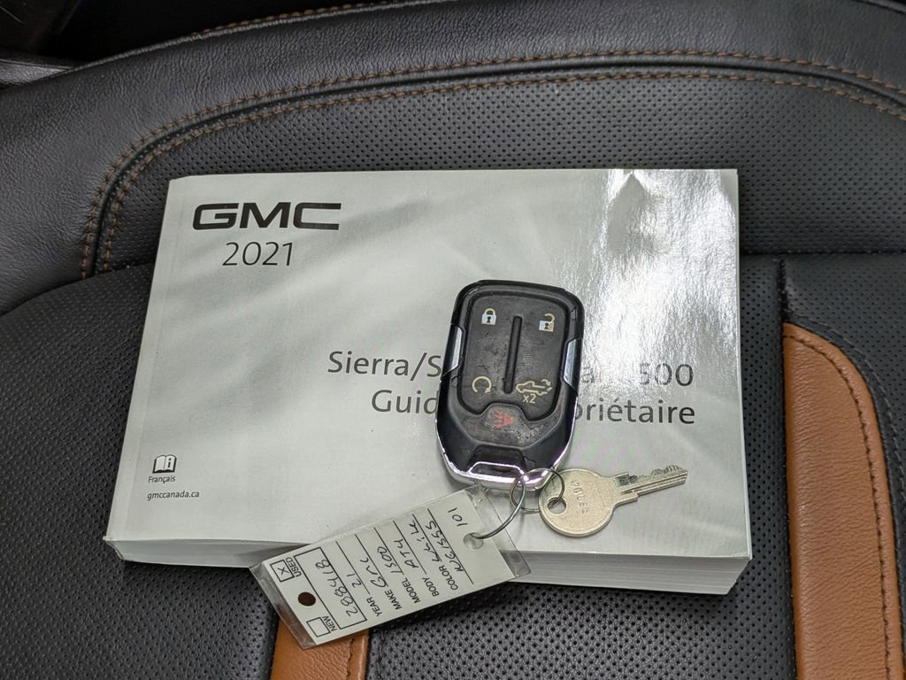 Used 2021 GMC Sierra 1500 AT4 w/ AT4 Preferred Package AWD/4WD image 17