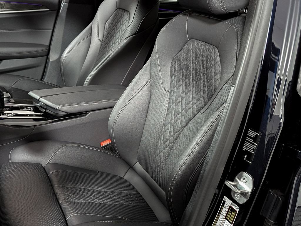 Used 2021 BMW 540i xDrive w/ M Sport Package image 17