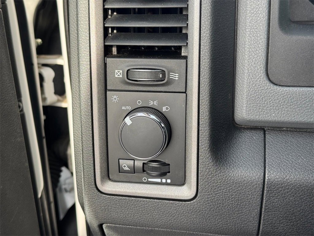 Used 2018 RAM 2500 Tradesman w/ Chrome Appearance Group image 21