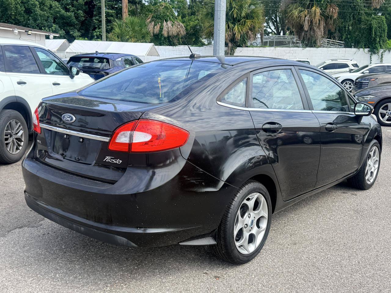 Used 2011 Ford Fiesta SEL w/ 301A Rapid Spec Order Code FWD image 5